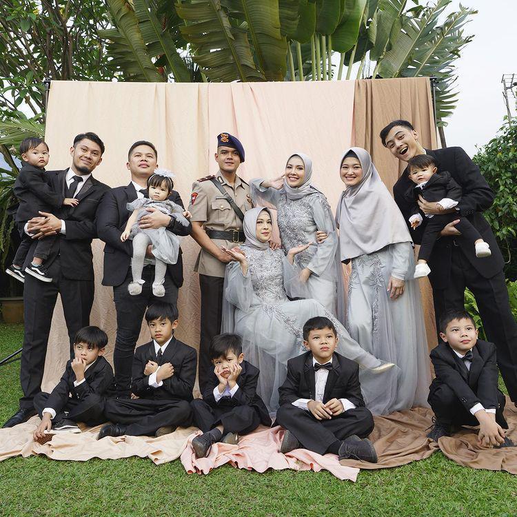 potret keluarga Ratna Galih (instagram.com/ratnagalih)