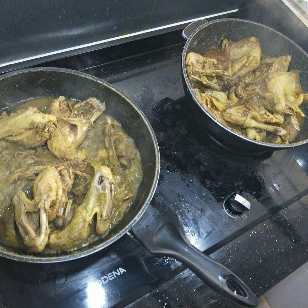 ilustrasi mengungkep atau merebus daging bebek (instagram.com/dapur_mommy_nui)
