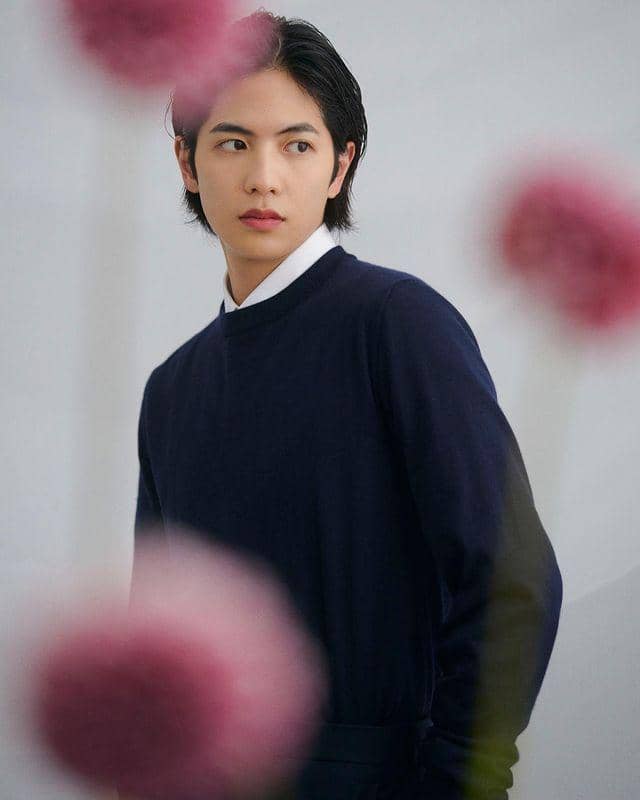 Jun Shison (instagram.com/jun_shison0305)