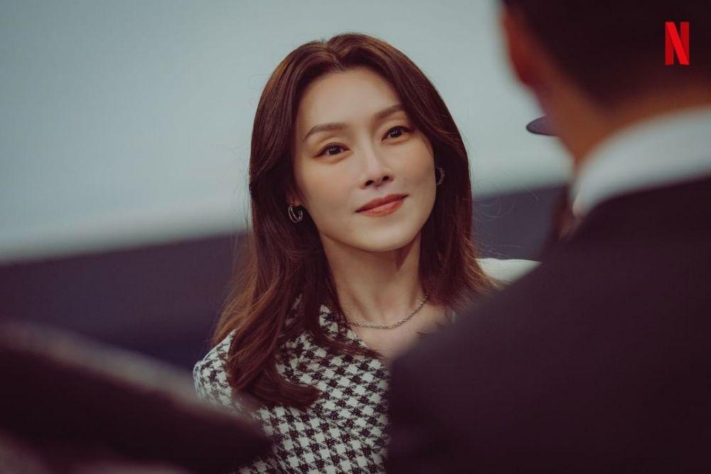 10 Harga Outfit Cha Ji Yeon di Remarriage and Desires, Berkelas!