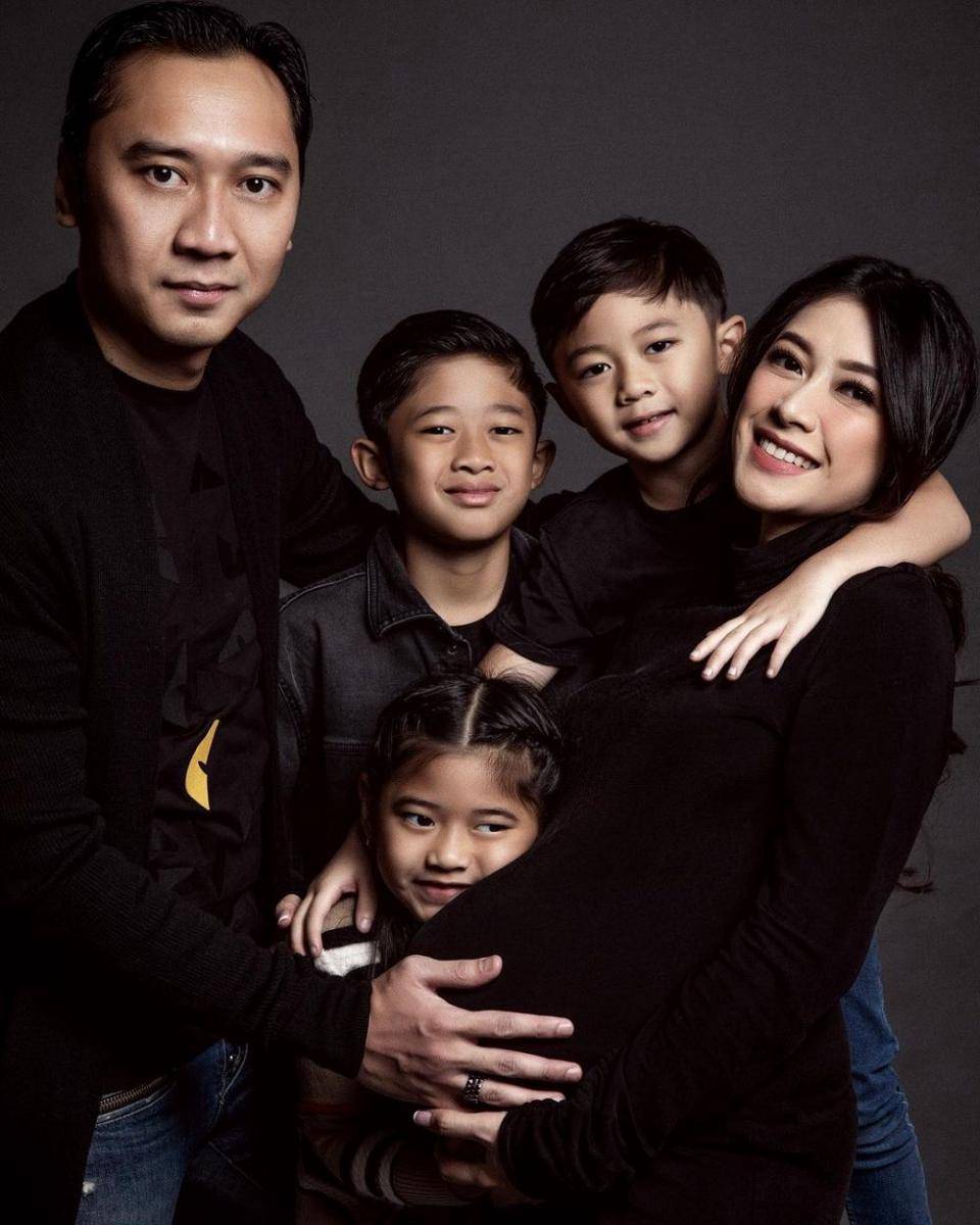 maternity shoot Aliya Rajasa (instagram.com/ruby_26)