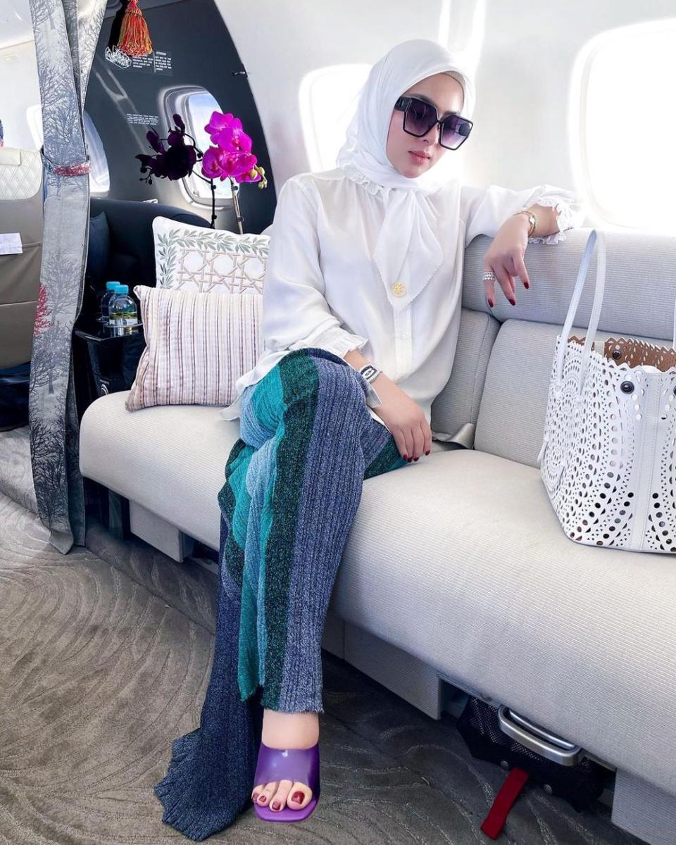 Syahrini (instagram.com/princessyahrini)