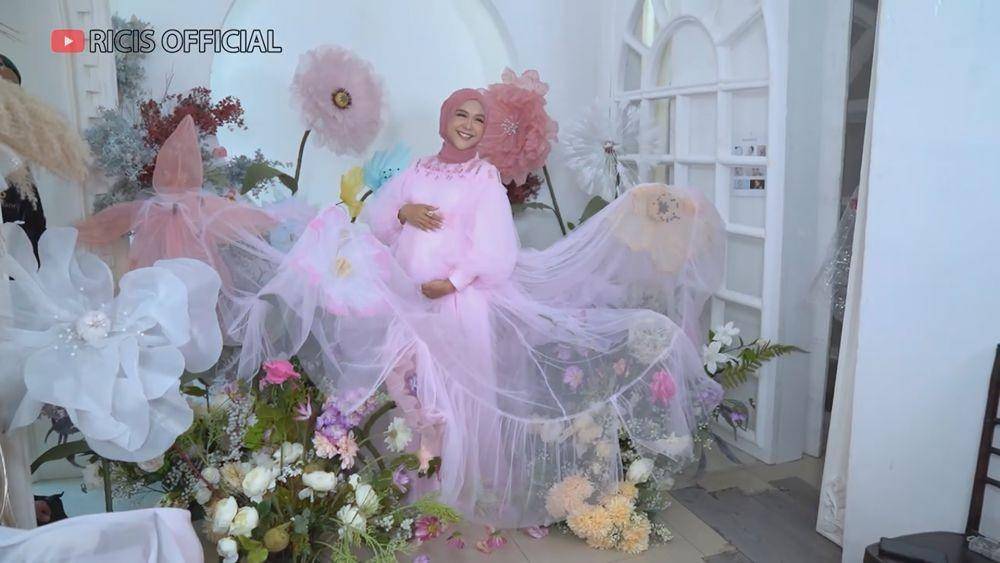 maternity Ria Ricis (youtube.com/ricisofficial1795)