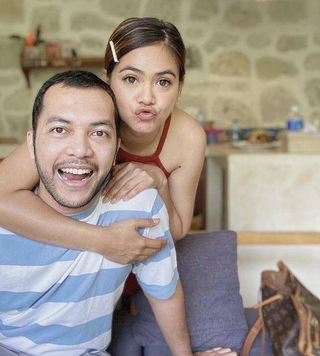 Indah Indriana dan suami (instagram.com/indahindriana)