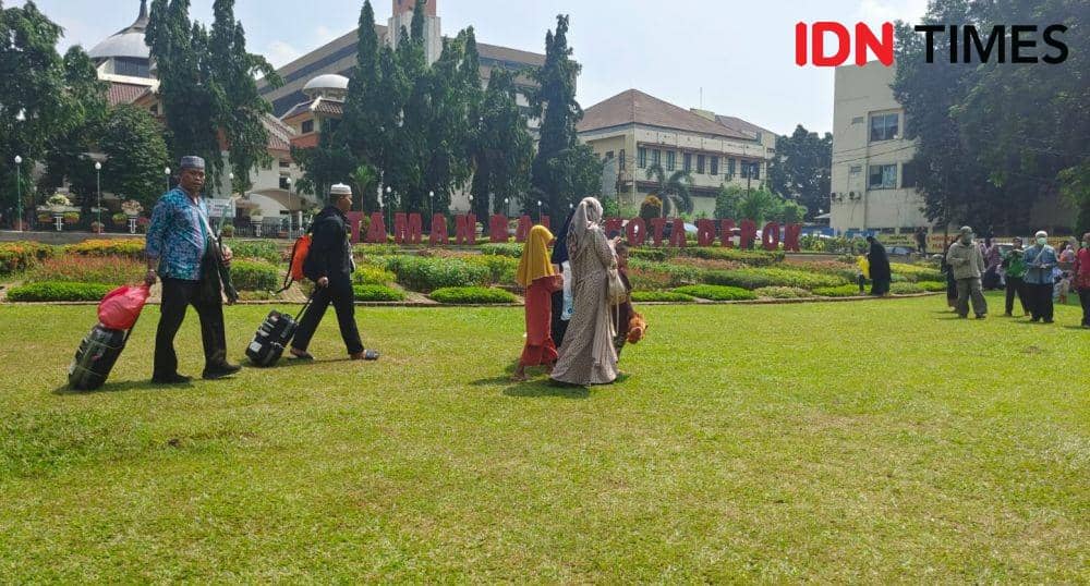 Ratusan Jemaah Haji Asal Depok Tiba di Tanah Air