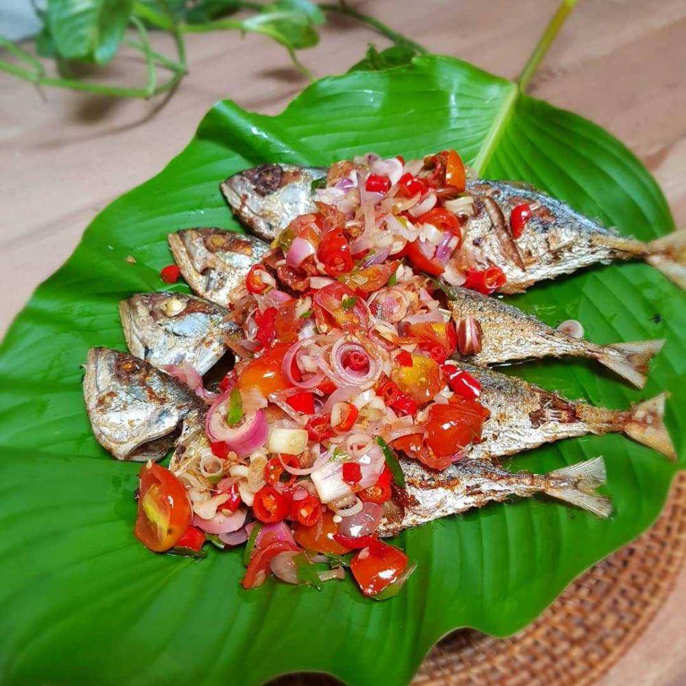 kembung goreng sambal matah (instagram.com/ritafauziana)