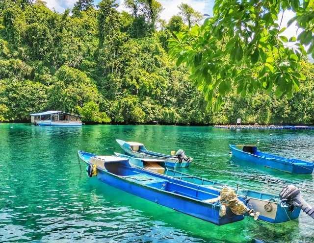 Pantai Sulamadaha di Ternate (instagram.com/ernaern_)