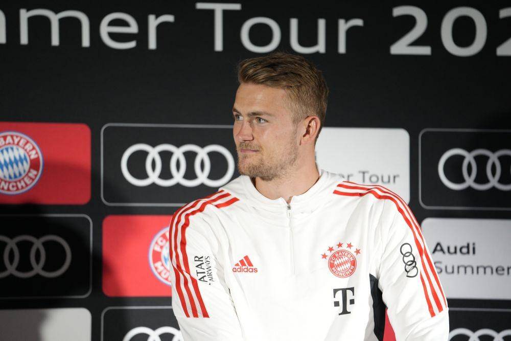 Matthijs de Ligt diperkenalkan sebagai pemain baru Bayern Munich (twitter.com/FCBayernEN)