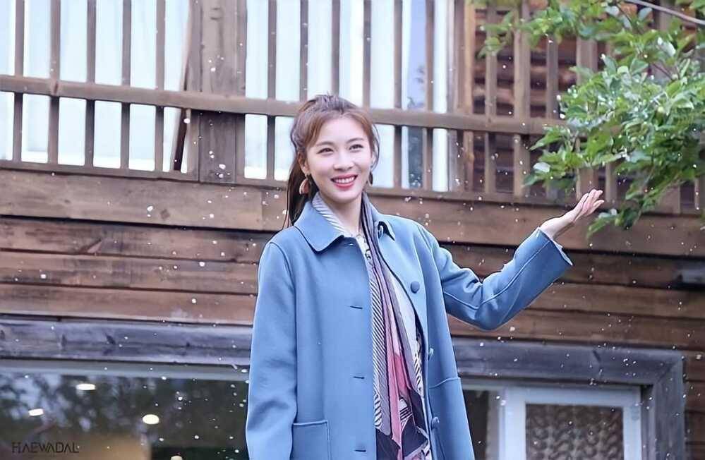 Ha Ji Won (instagram.com/haewadal_entertainment)