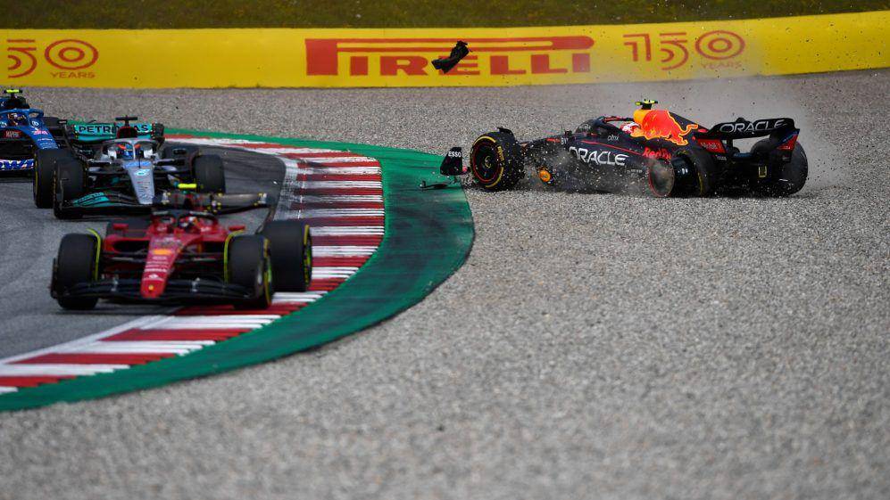 Sergio Perez terlibat insiden dengan George Russell pada GP Austria 2022. (formula1.com)