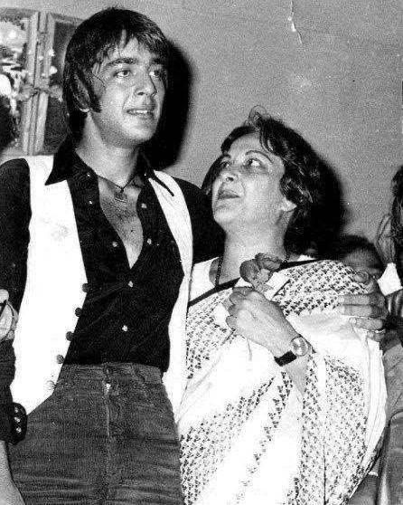 Sanjay Dutt dan ibunya. (instagram.com/duttsanjay)