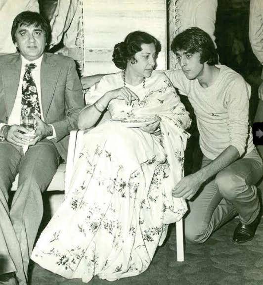 Sanjay Dutt dan ibunya. (instagram.com/duttsanjay)