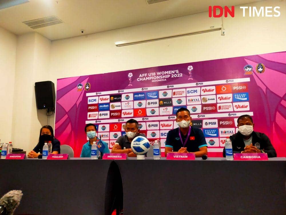 Konferensi pers Piala AFF U-18 Wanita 2022 di Palembang (IDN Times/Feny Maulia Agustin)