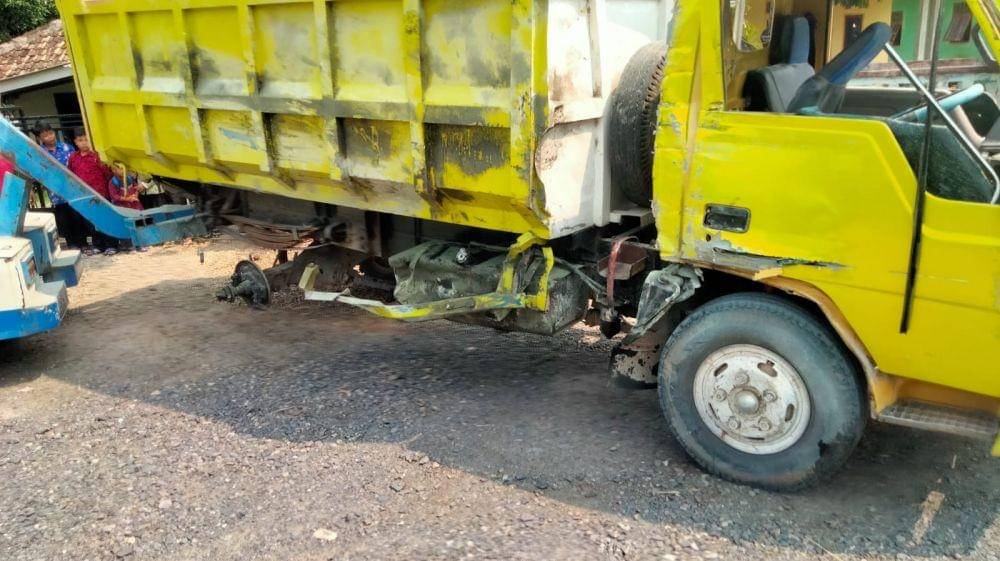 Kecelakaan 2 truk adu kambing di Kabupaten Lampung Selatan. (IDN Times/Istimewa)