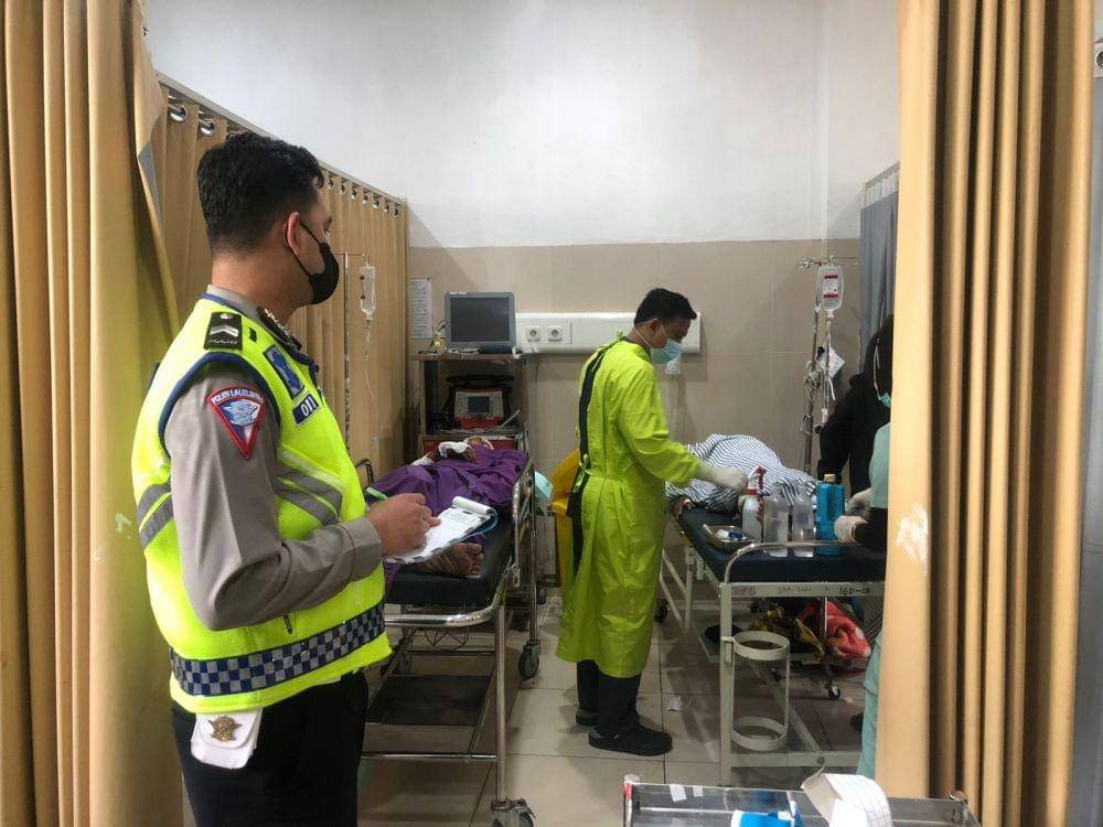 Kecelakaan 2 truk adu kambing di Kabupaten Lampung Selatan. (IDN Times/Istimewa)