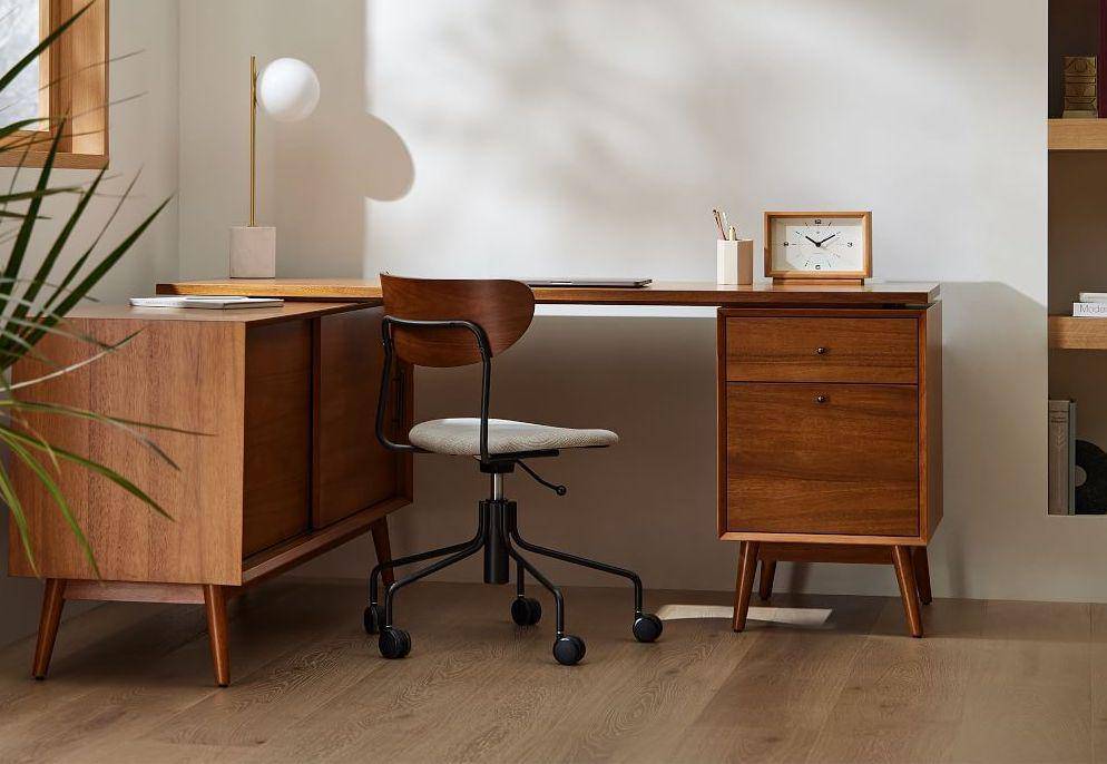 desain meja sudut (westelm.com)