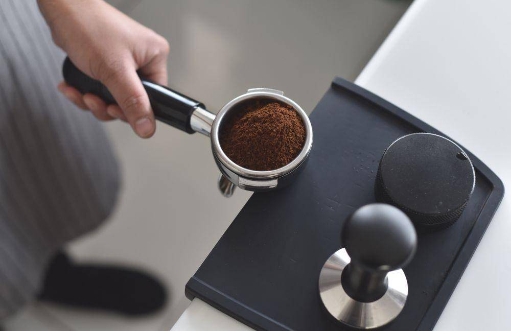 Ilustrasi mengolah espresso (unsplash.com/nh7_)