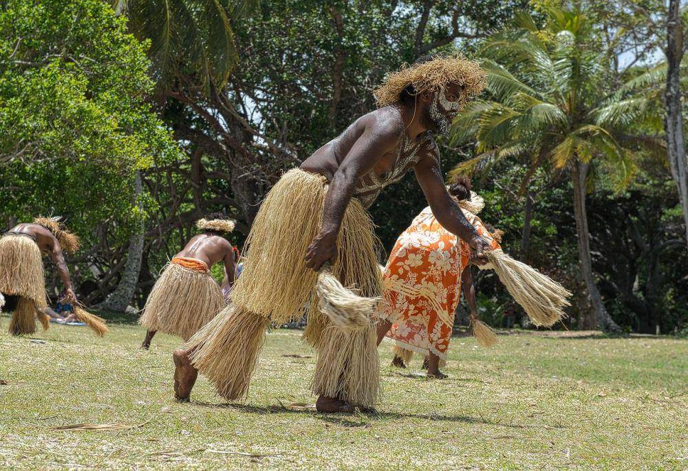 Suku di Papua (pixabay.com/nikolabelopitov)