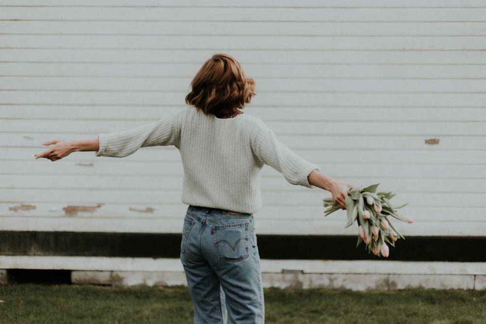 ilustrasi perempuan kuat (unsplash.com/Priscilla Du Preez)