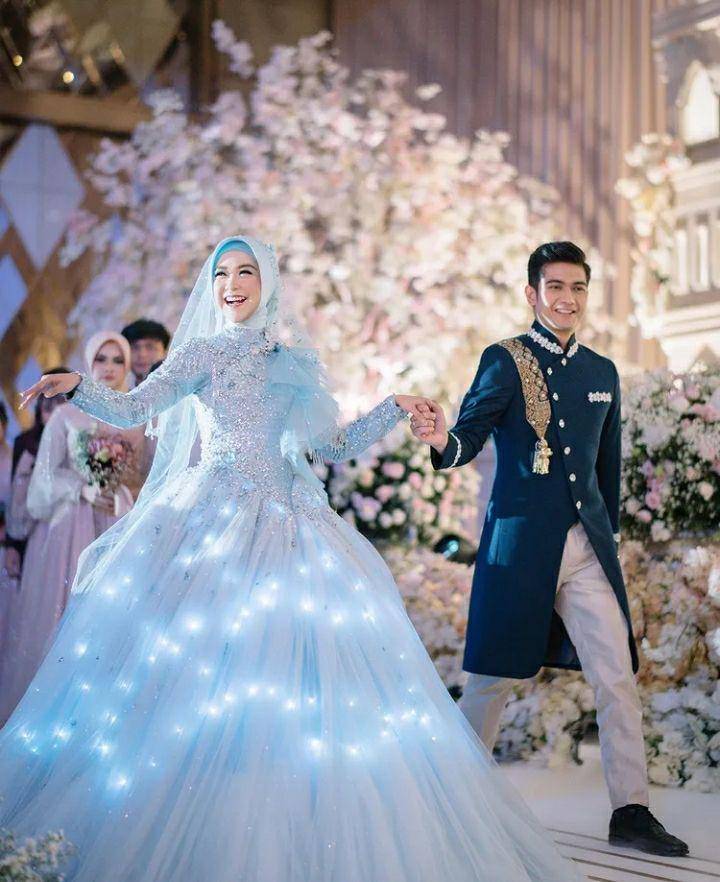 potret Ria Ricis saat resepsi pernikahan. Instagram.com/riaricis1795
