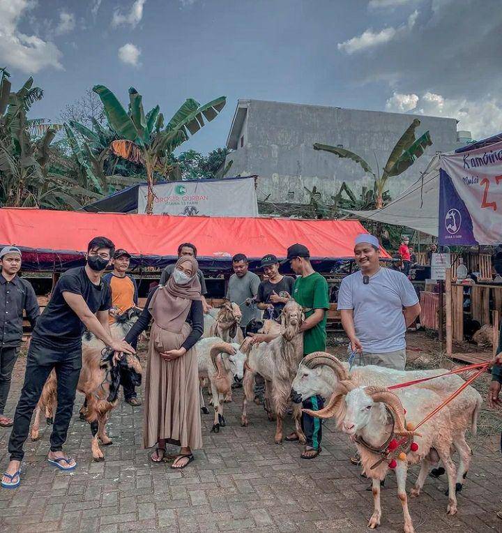 potret Ria Ricis saat Idul Adha 2022. Instagram.com/riaricis1795