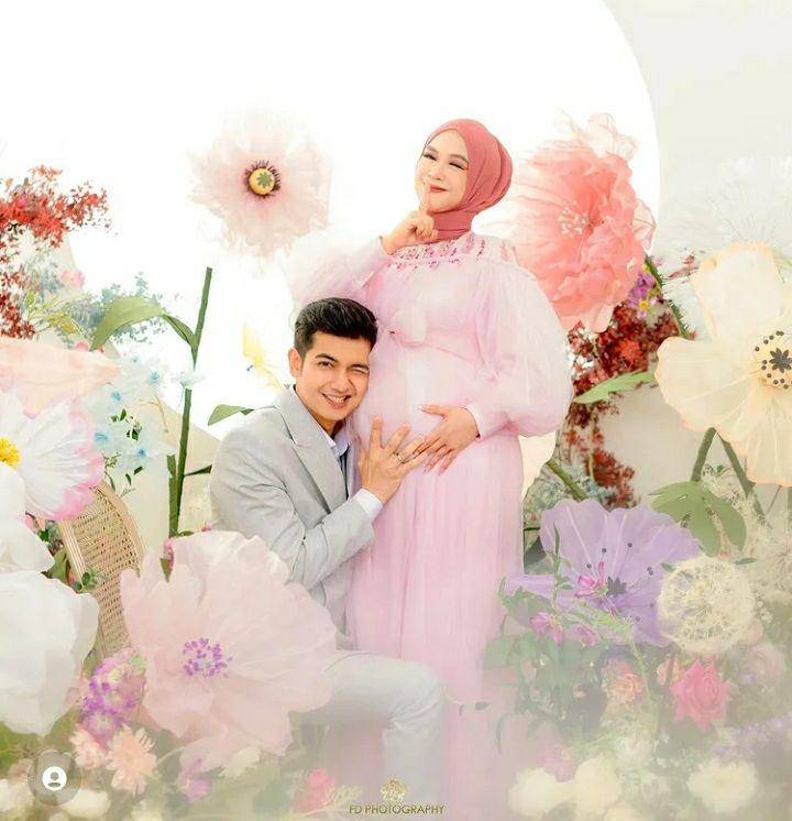 potret Ria Ricis saat hamil. Instagram.com/riaricis1795