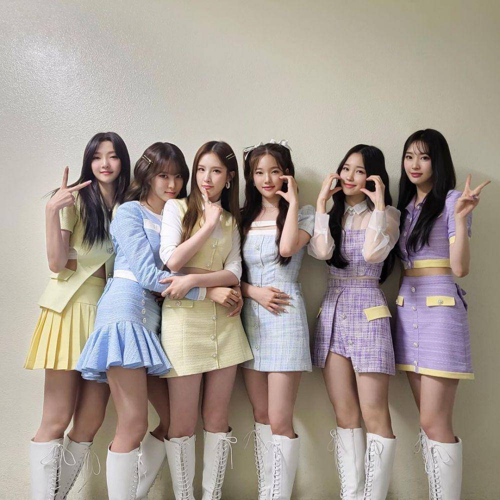 Grup KPop Weeekly (instagram.com/_weeekly)
