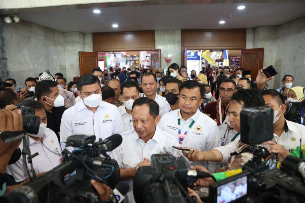 Mendagri Tito Karnavian saat membuka AOE 2022 di JCC Senayan, Jakarta, Rabu (20/7/2022). (Dok.Apkasi)