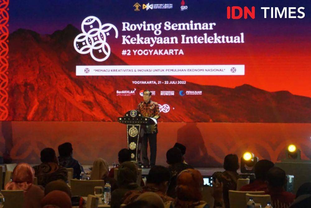 Menteri Hukum dan HAM, Yasonna Laoly, dalam Seminar Kekayaan Intelektual di Hotel Tentrem, Kota Yogyakarta, Kamis (21/8/2022). (IDN Times/Tunggul Damarjati)