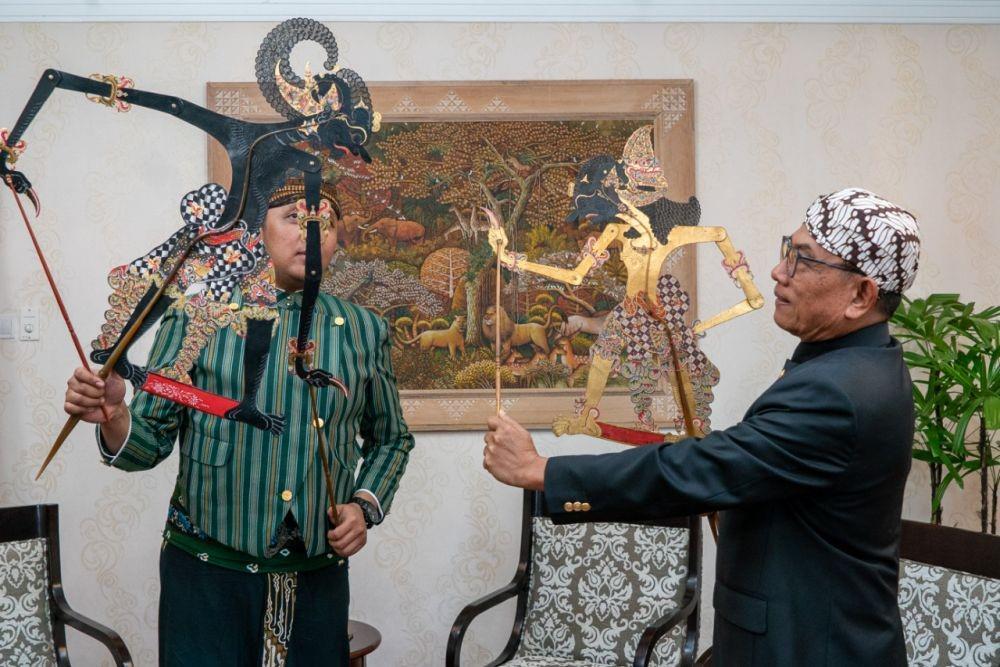 Seniman wayang temui KSP Moeldoko, usulkan Presiden Jokowi sebagai Bapak Wayang Indonesia (dok. KSP)