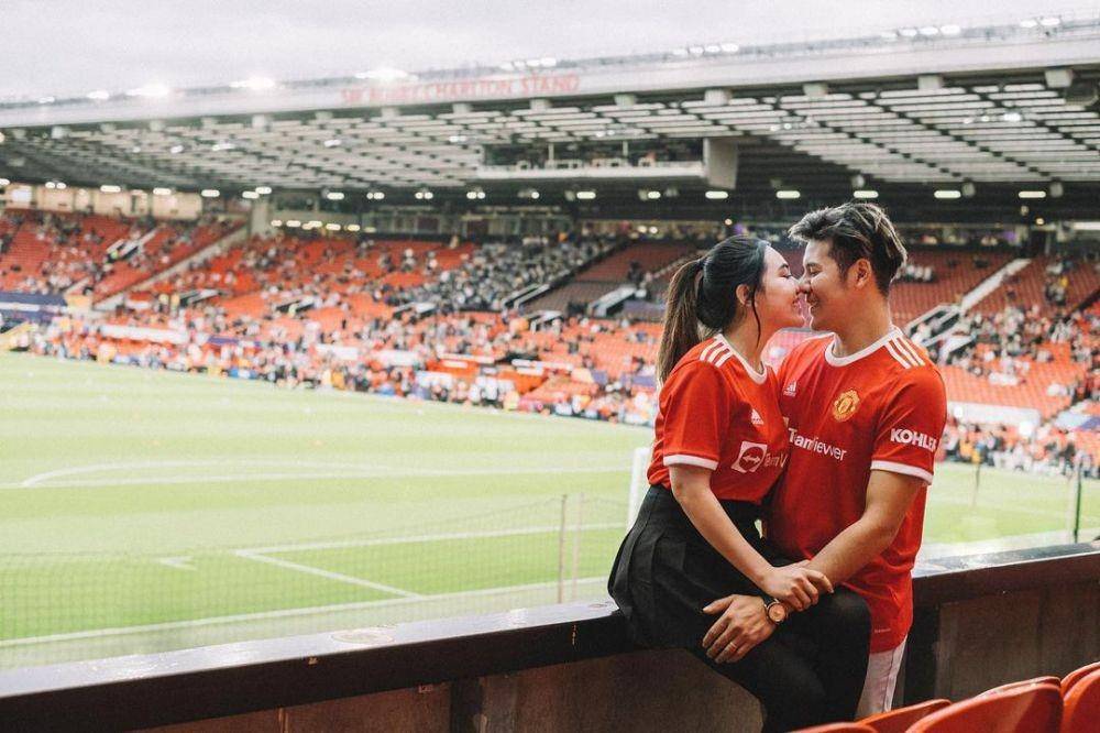 Via Vallen-Chevra liburan ke Inggris (instagram.com/viavallen)