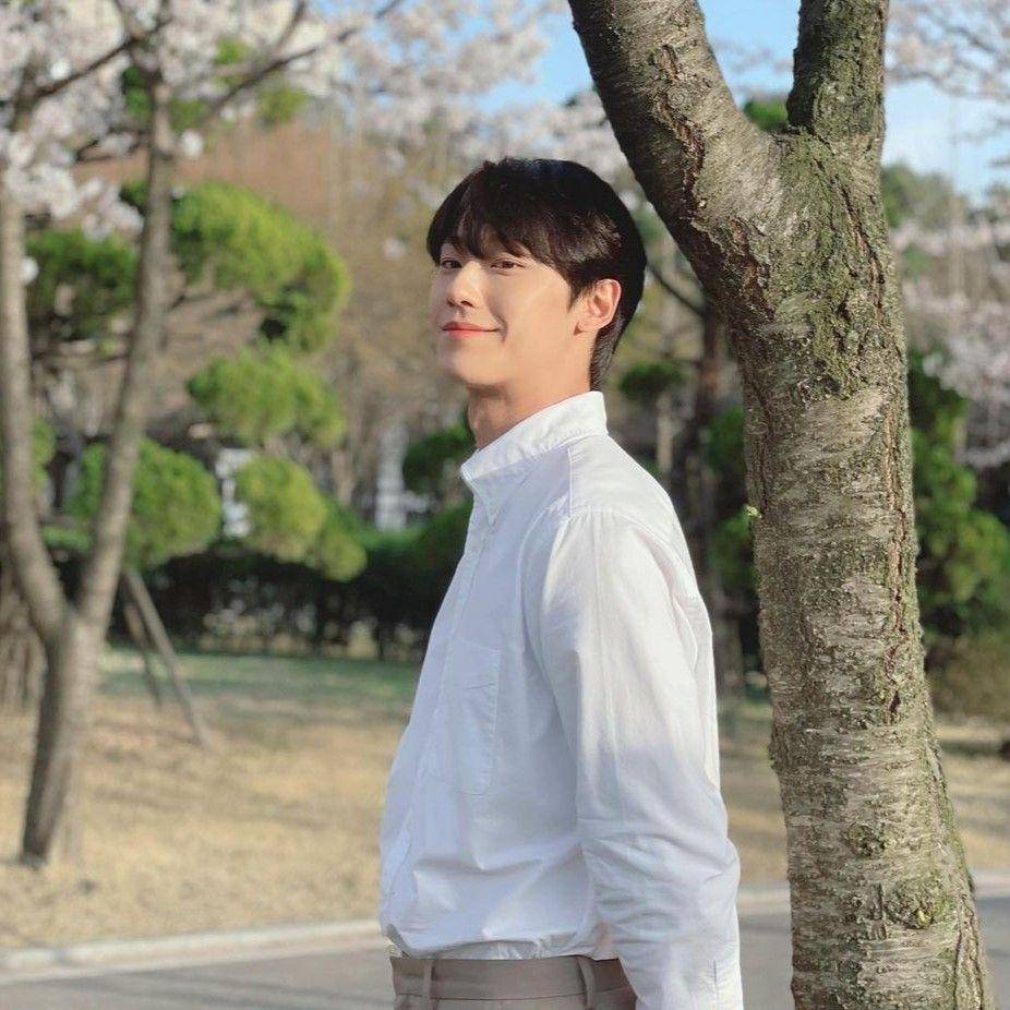 Lee Do Hyun (instagram.com/ldh_sky)