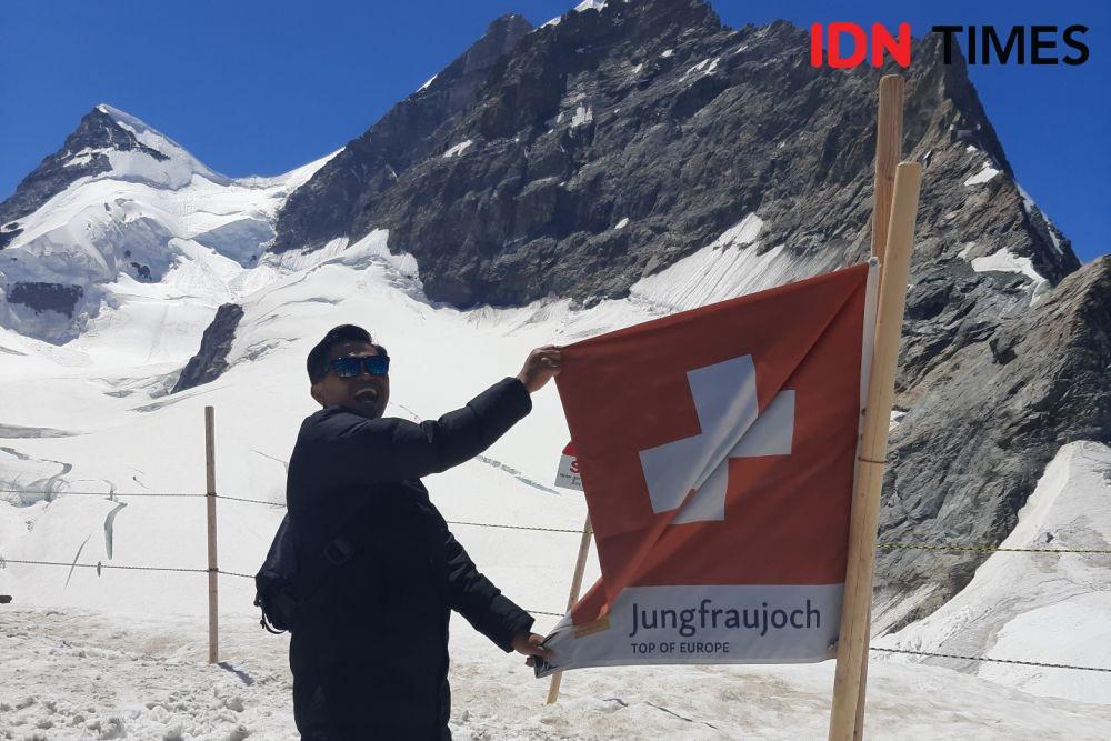 7 Potret Seru Mendaki Jungfraujoch Puncaknya Eropa di Swiss