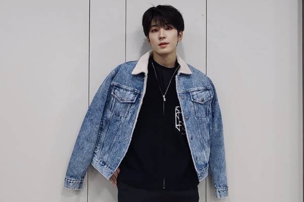 Jaket jeans sebagai style Korea pria (instagram.com/everyone_woo)