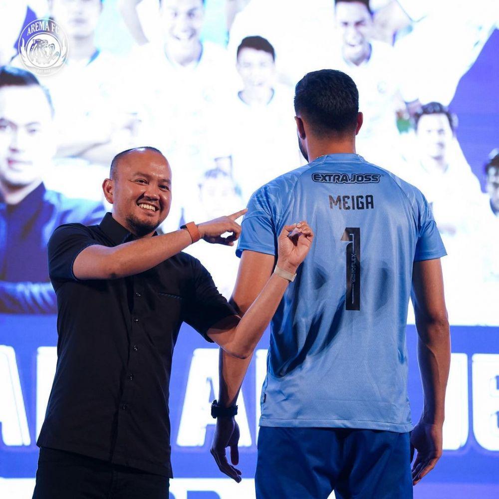 Arema FC Pensiunkan Nomor Punggung 1 untuk Kurnia Meiga