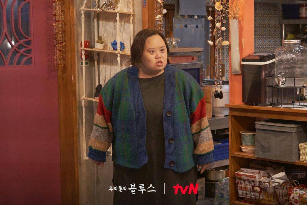 Karakter Lee Young Hee diperankan oleh Jung Eun Hye (dok. tvN/Our Blues)