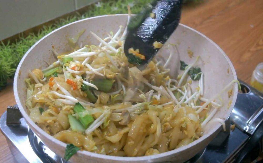 ilustrasi memasak kwetiau goreng (yt.com/DAPUR ANGGIT)