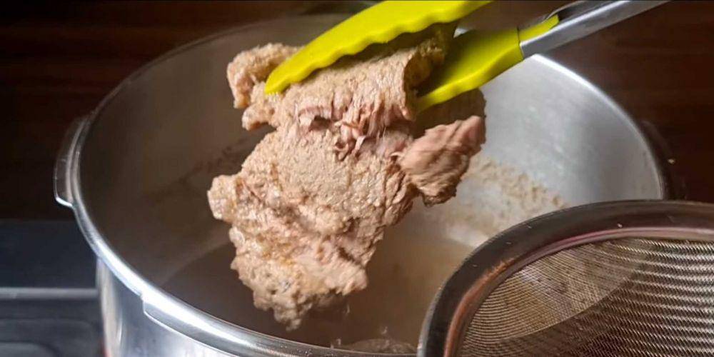 ilustrasi merebus daging sapi (dok. youtube.com/CHECHE KITCHEN)
