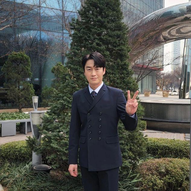 Oh Eui Sik (instagram.com/oh_euisik)
