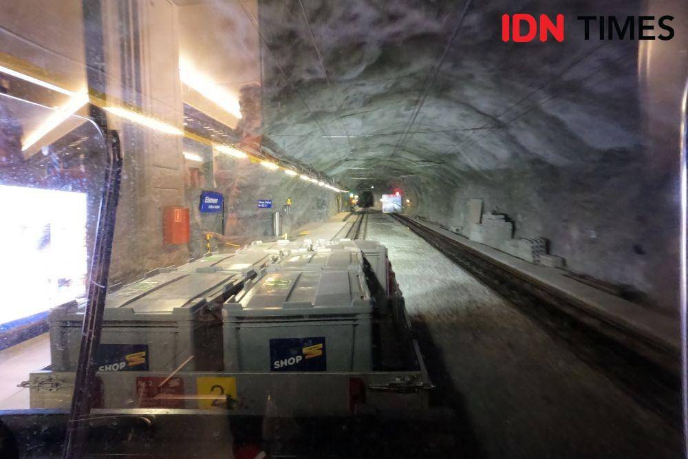 Pemandangan dari dalam kereta Jungfrau Railway (IDN Times / Satria Permana)