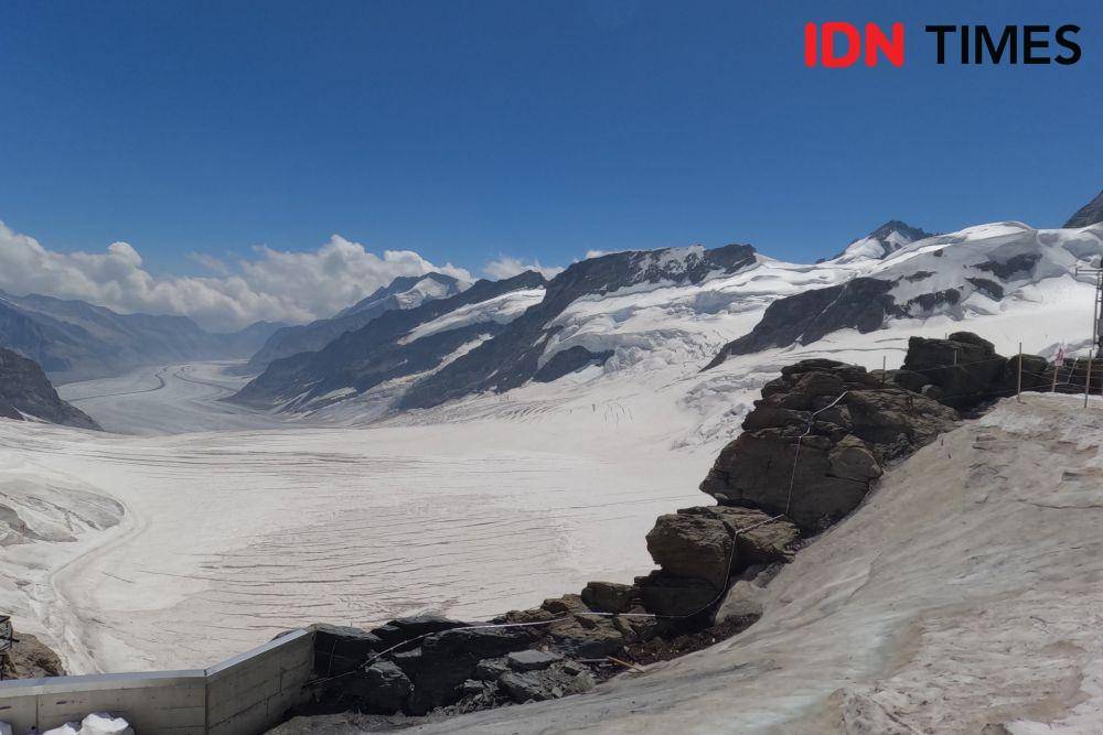 Pemandangan dari Jungfraujoch ke gletser terpanjang di dunia (IDN Times / Satria Permana)