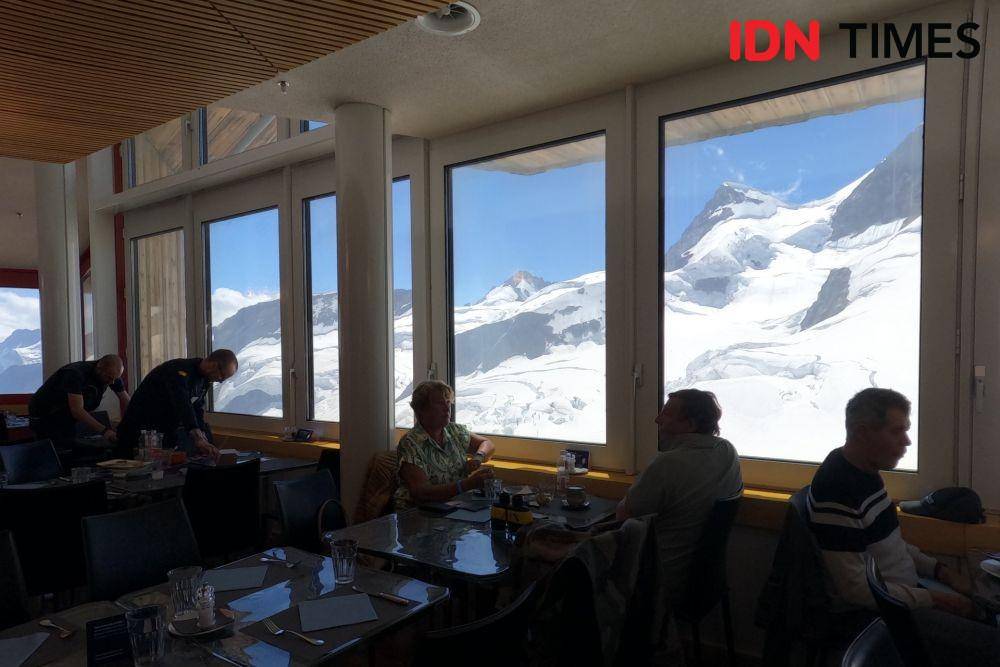 Restoran di Jungfraujoch, Swiss (IDN Times / Satria Permana)
