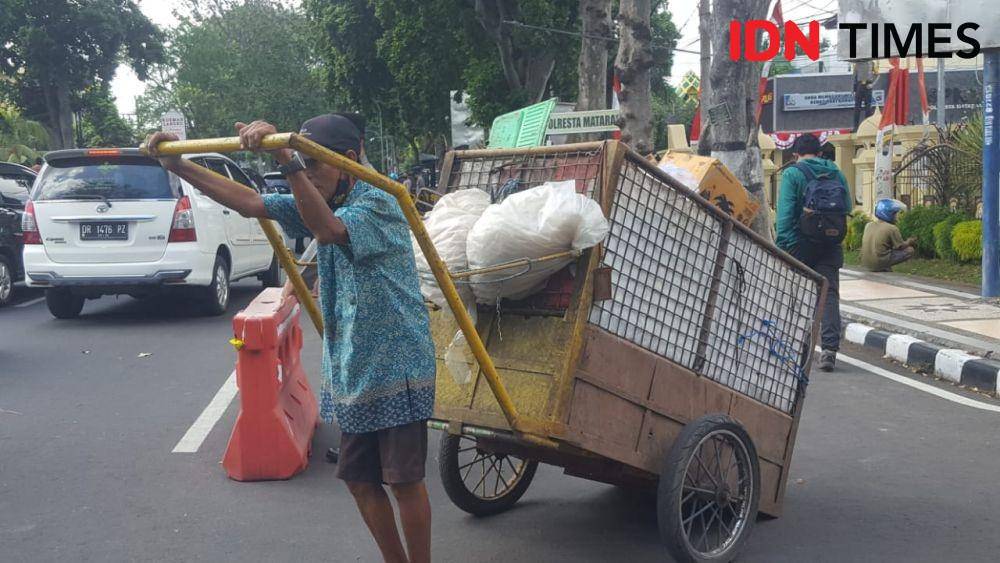Potret warga miskin di Kota Mataram. (IDN Times/Muhammad Nasir)