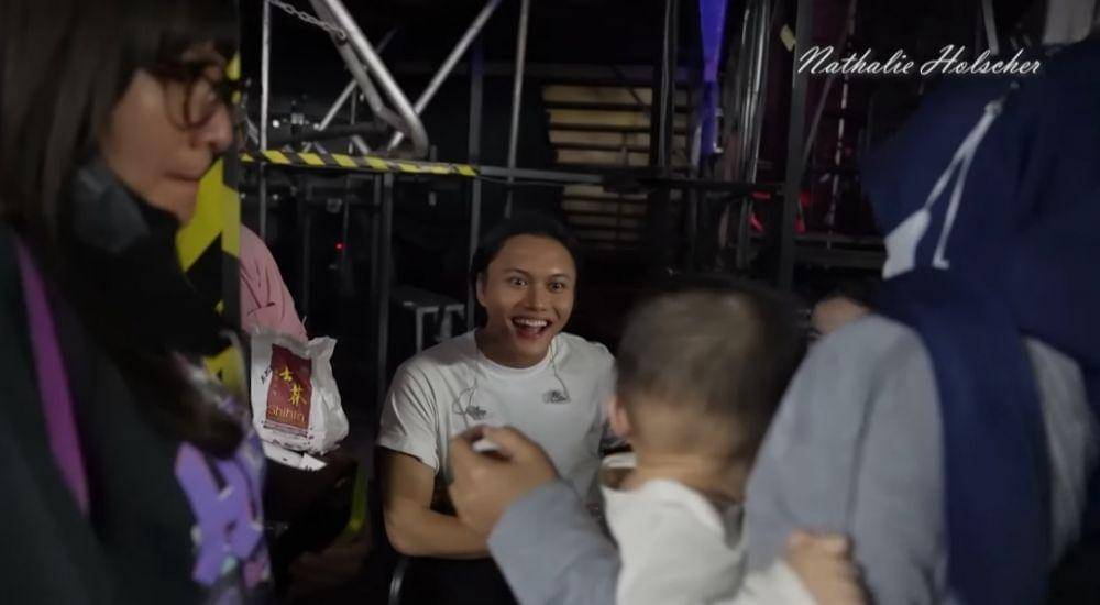 momen Rizky Febian bertemu Adzam (dok. youtube.com/Nathalie Holscher)