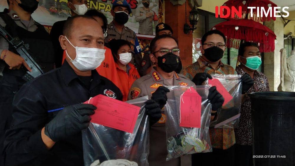 Sejoli pelaku penganiayaan anak perempuan umur 5 tahun di Denpasar hingga patah tulang. (IDN Times/Ayu Afria)