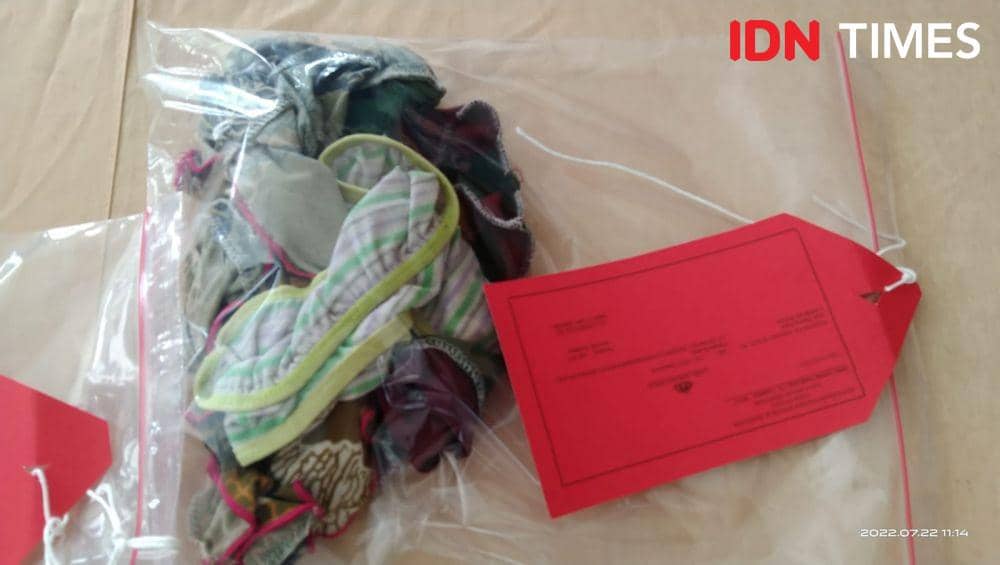 Barang bukti penganiayaan anak perempuan umur 5 tahun di Denpasar hingga patah tulang. (IDN Times/Ayu Afria)