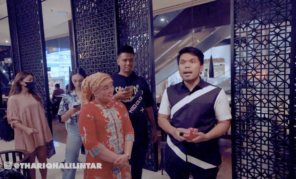 momen Thariq kasih hadiah perhiasan ke Fuji dan Oma Gala (youtube.com/thariqhalilintar)