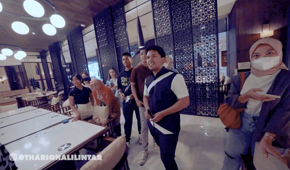 momen Thariq kasih hadiah perhiasan ke Fuji dan Oma Gala (youtube.com/thariqhalilintar)
