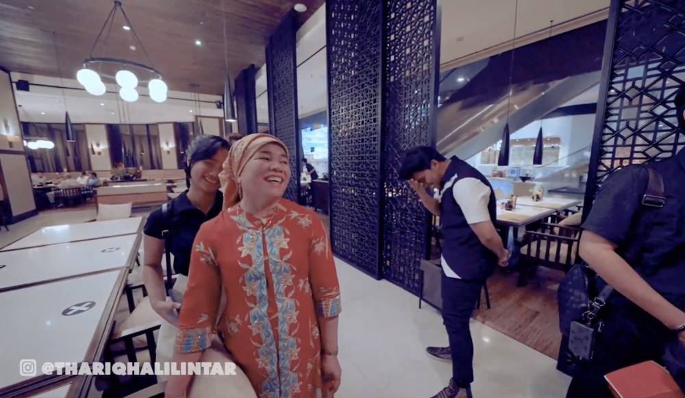 momen Thariq kasih hadiah perhiasan ke Fuji dan Oma Gala (youtube.com/thariqhalilintar)