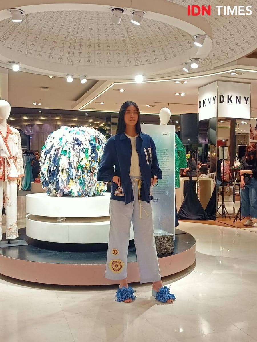 Koleksi musim panas everyday dalam Exclusive Trunk Show & Fashion Installation di Galeries Lafayette, Pacific Place, 1st floor. 20 Juli 2022. (IDN Times/M. Tarmizi Murdianto)